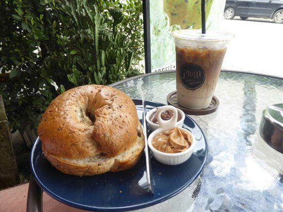 Plum Coffee and Smoothies